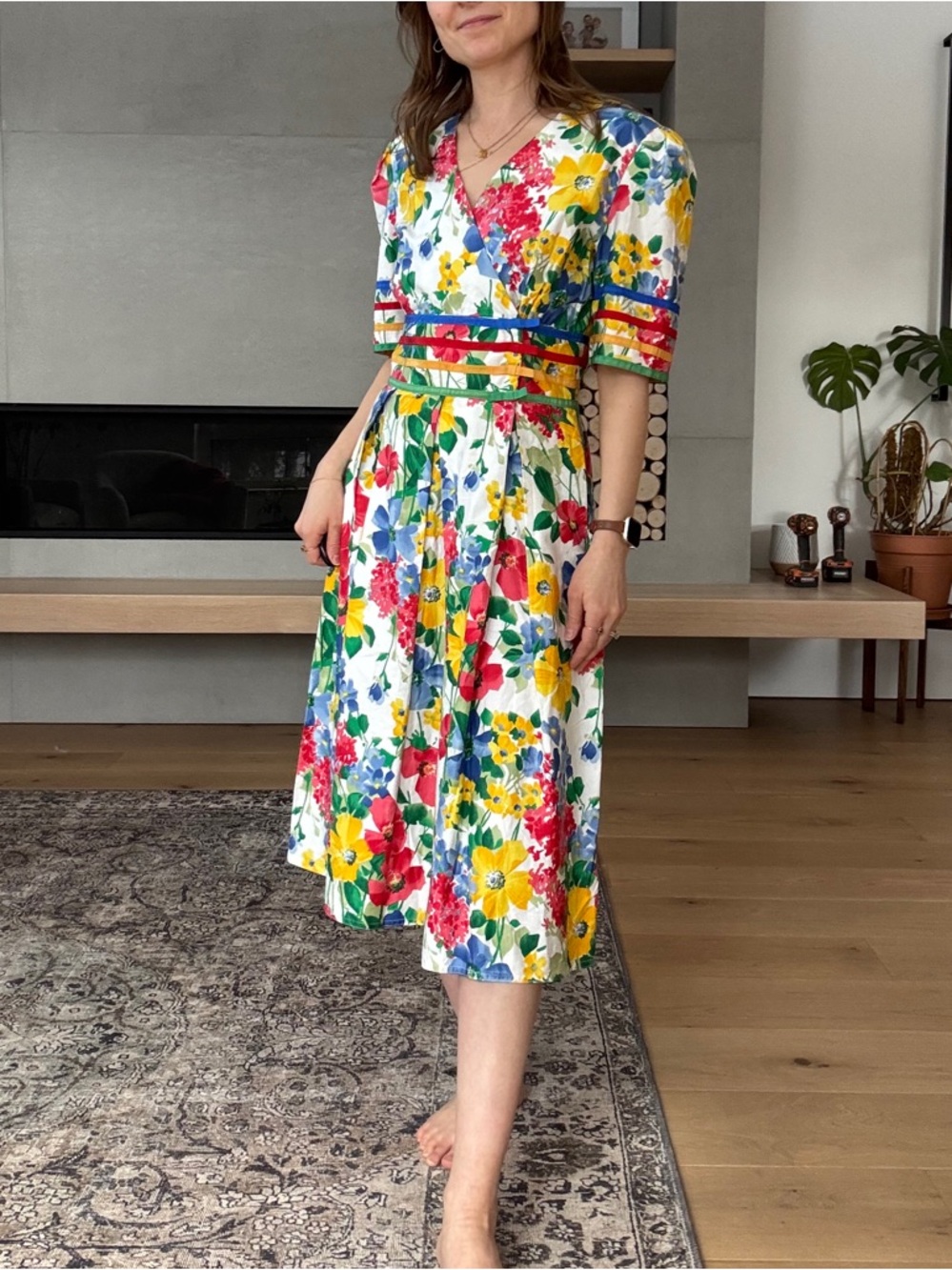 Vintage 100% cotton Floral V-Neck Midi Dress in Multi-Color xs small